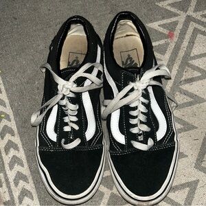 Vans Women’s low top black and white classic sneakers - size 6.5